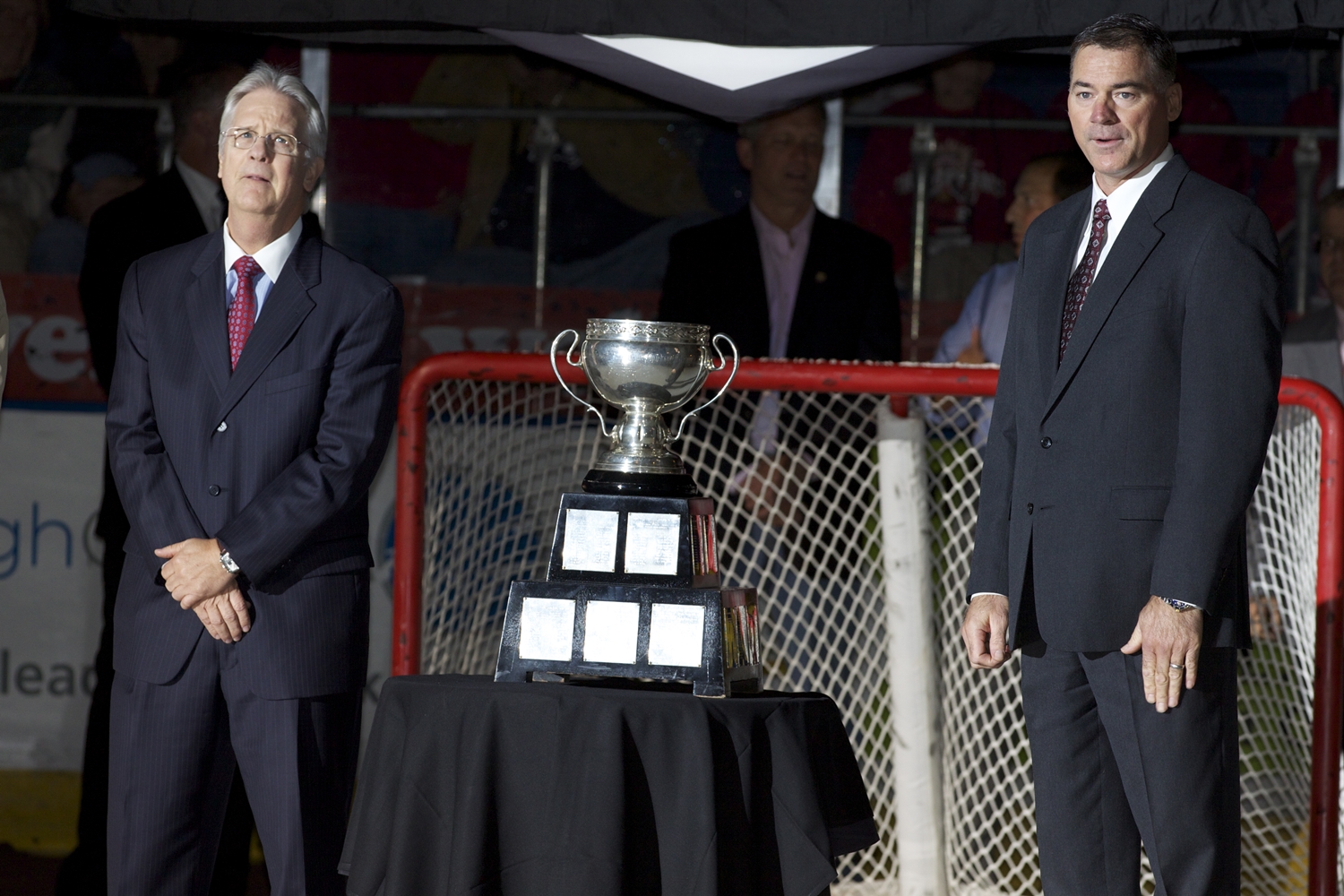 calder cup trophy con Steve Stirling ass